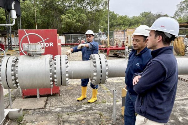 Petroecuador desmiente apagado total de bombas por crisis de oleoductos
