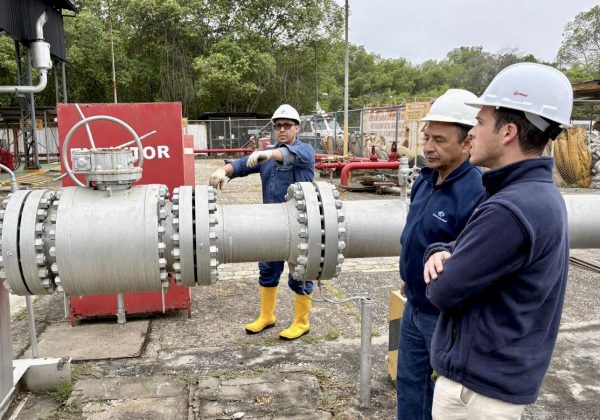 Petroecuador desmiente apagado total de bombas por crisis de oleoductos