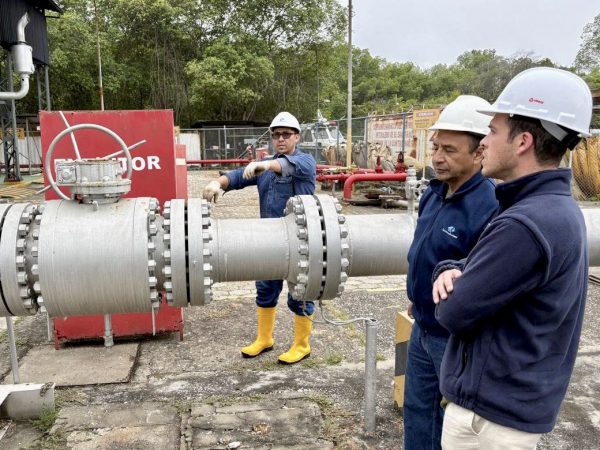 Petroecuador desmiente apagado total de bombas por crisis de oleoductos
