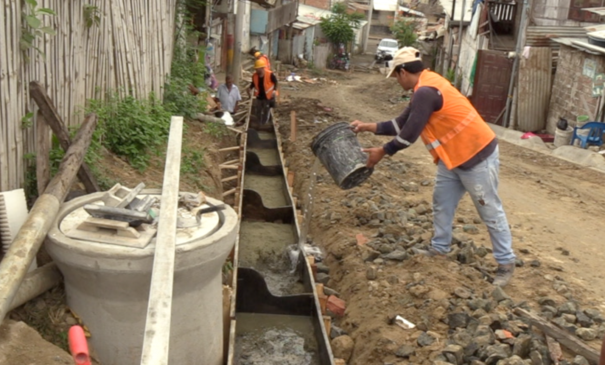 Picoazá: Construcción de la calle Loma del Calvario alcanza un avance del 21% en su primer mes