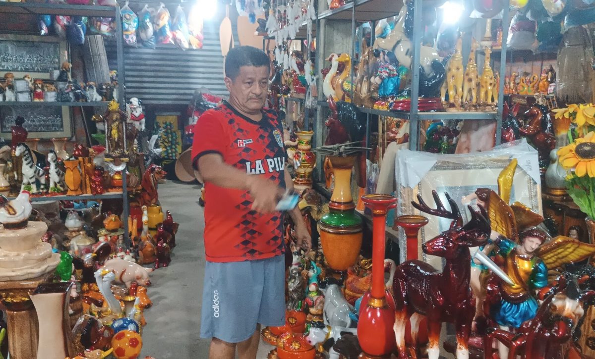 La comunidad de La Pila, en Montecristi, conserva su economía gracias a la cerámica artesanal.