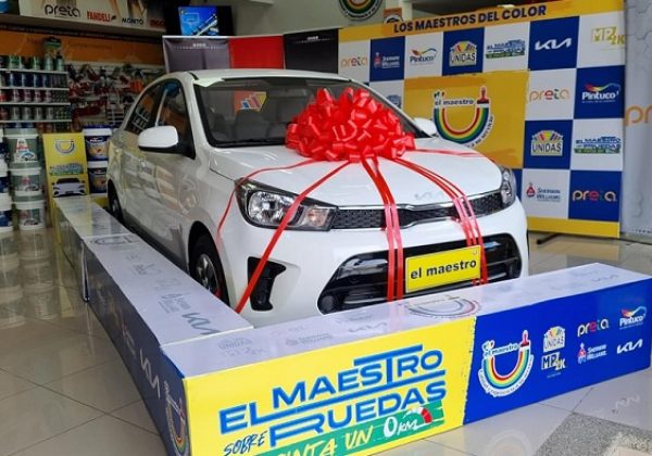 Clientes de Pinturas El Maestro participan en sorteo de Kia nuevo en Manabí