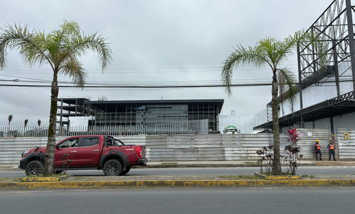 El segundo piso de Bombolí Shopping muestra la distribución de locales comerciales y marcas.