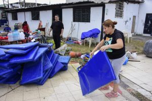 Jessenia Barrezueta, fue una de las personas que realiza la limpieza en la U.E. Portoviejo.