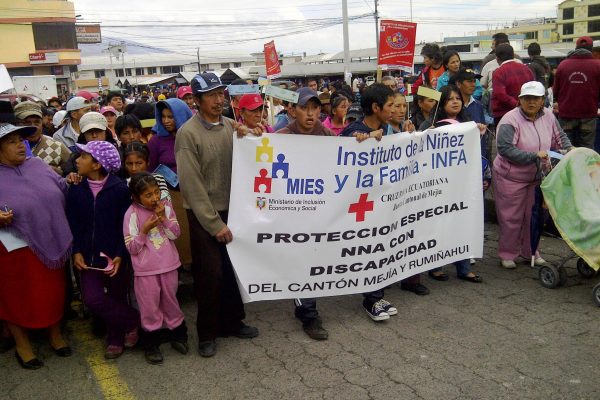 Pobreza afecta al 49,4% de la niñez en Ecuador, reporta el INEC