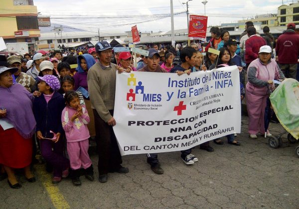 Pobreza afecta al 49,4% de la niñez en Ecuador, reporta el INEC