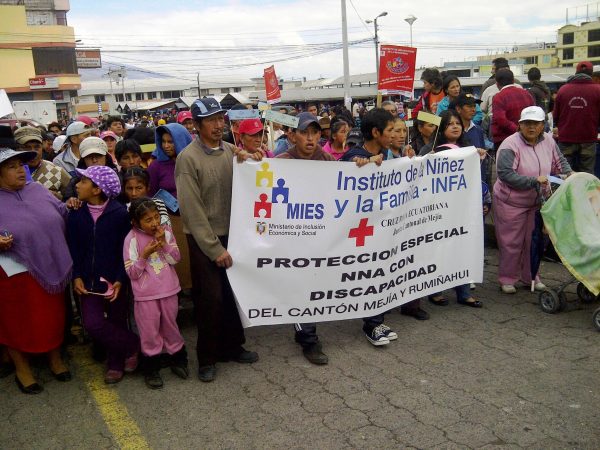 Pobreza afecta al 49,4% de la niñez en Ecuador, reporta el INEC