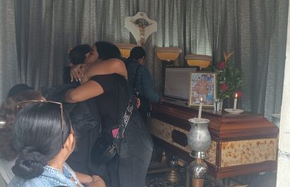 El cuerpo sin vida que fue encontrado en el camino que lleva a la cantera La Chispa, fue identificado como Elvis Xavier García Coveña.