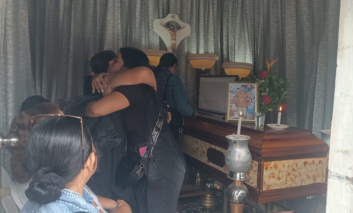 El cuerpo sin vida que fue encontrado en el camino que lleva a la cantera La Chispa, fue identificado como Elvis Xavier García Coveña.