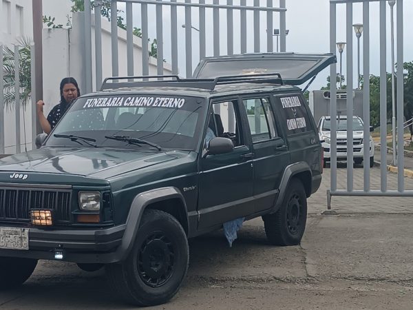 La Policía busca más pruebas sobre el asesinato del taxista informal Álvaro Damián Macías López.