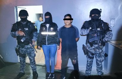 Policía Judicial detiene a un hombre e incauta arma y municiones en allanamiento en Santo Domingo