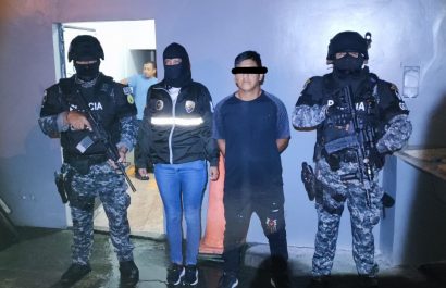 Policía Judicial detiene a un hombre e incauta arma y municiones en allanamiento en Santo Domingo