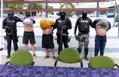 Policía Nacional captura a tres sospechosos armados tras asesinato de agente en la vía Portoviejo–Manta