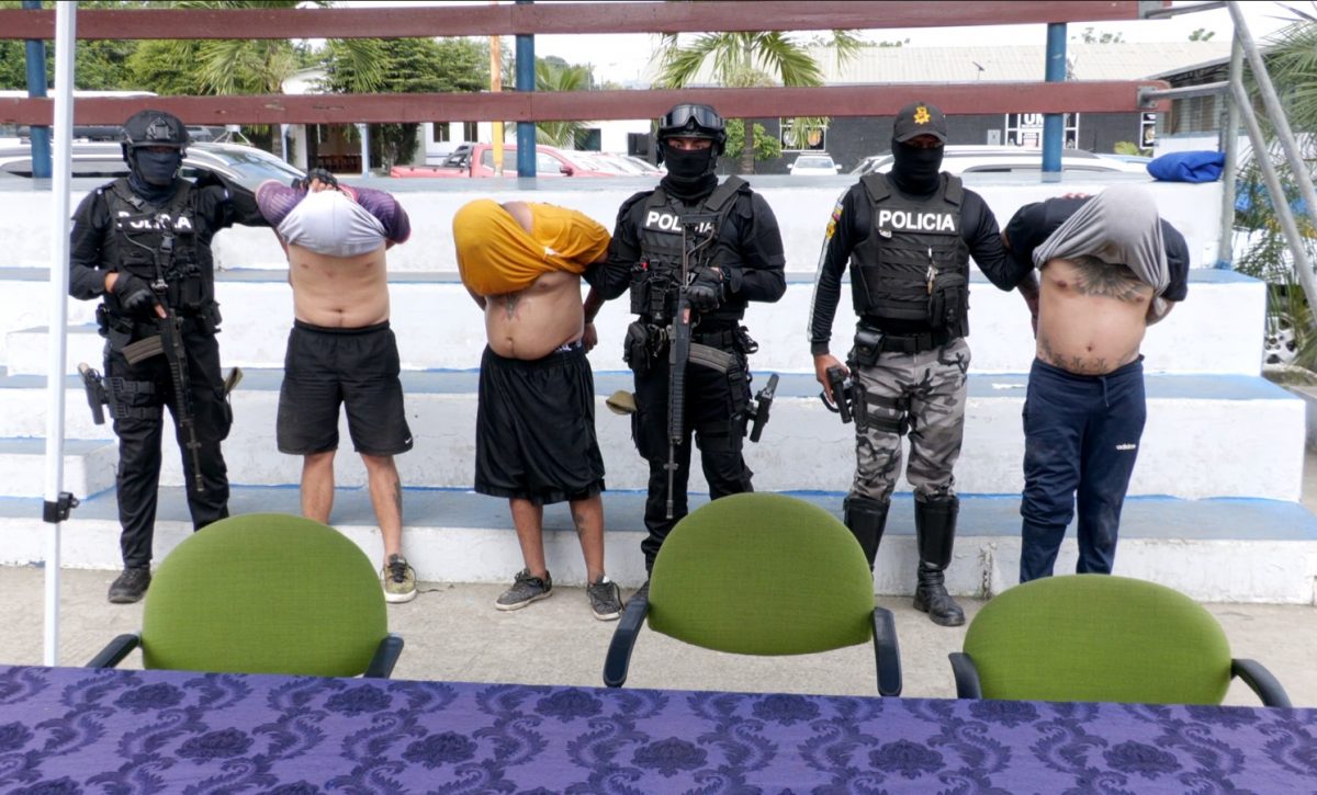 Policía Nacional captura a tres sospechosos armados tras asesinato de agente en la vía Portoviejo–Manta