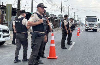 Policía Nacional detiene a dos presuntos extorsionadores en Rocafuerte