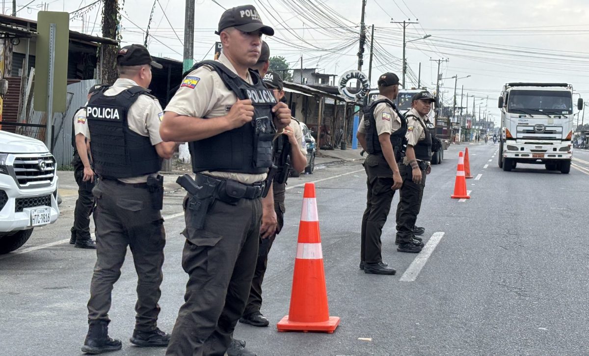 Policía Nacional detiene a dos presuntos extorsionadores en Rocafuerte