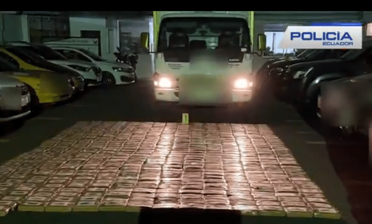 Policía Nacional incauta media tonelada de cocaína en operativo en Pichincha.