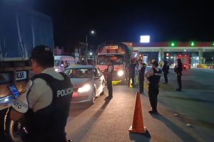 Policía Nacional retoma control de las vías estatales en Santo Domingo y otras provincias
