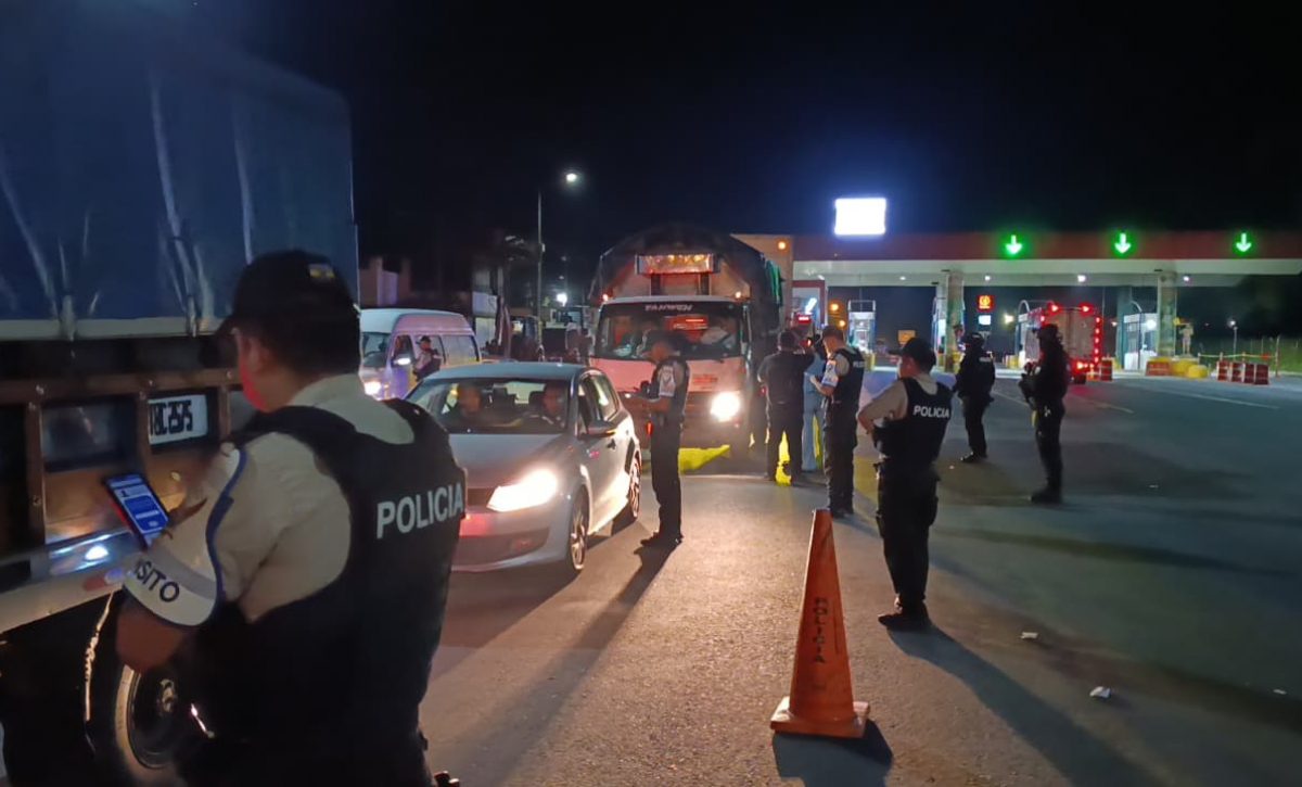 Policía Nacional retoma control de las vías estatales en Santo Domingo y otras provincias