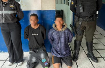 Policía captura a dos sospechosos por robo de motocicleta en La Villegas, La Concordia