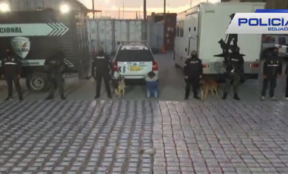 Policía de Ecuador decomisa cuatro toneladas de cocaína con destino a España