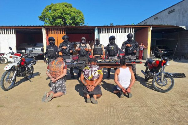 Policía decomisa 18 armas tras allanamiento en El Negrital, Portoviejo