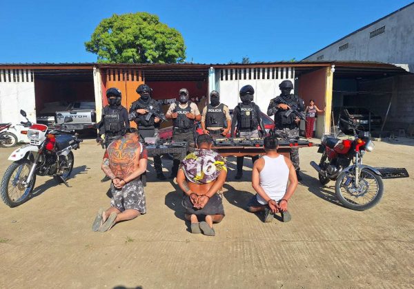 Policía decomisa 18 armas tras allanamiento en El Negrital, Portoviejo