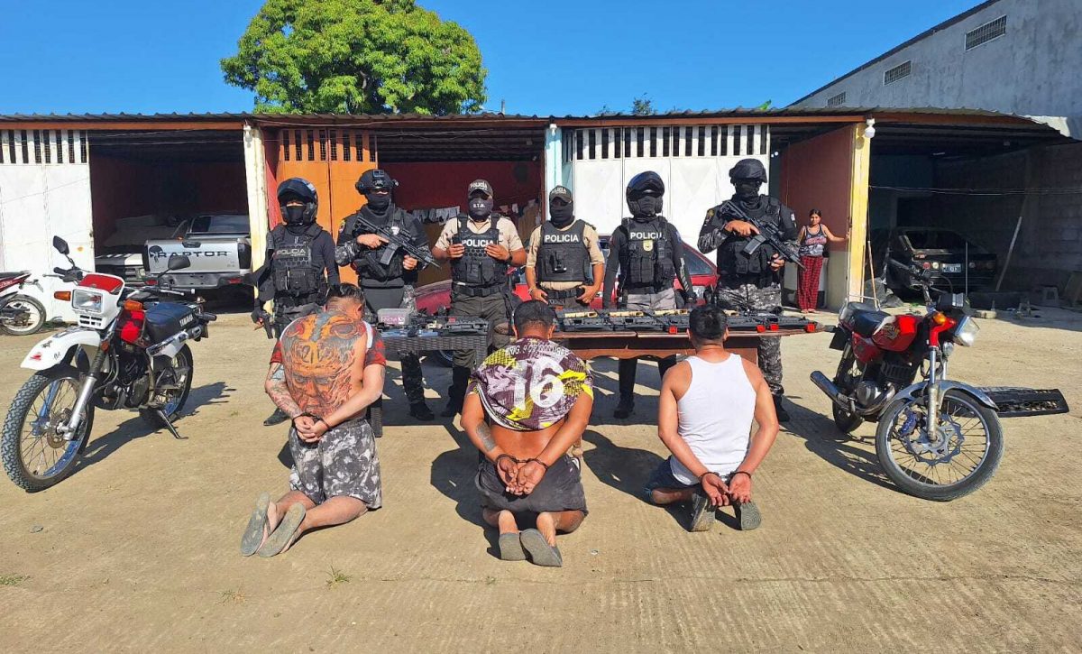 Policía decomisa 18 armas tras allanamiento en El Negrital, Portoviejo