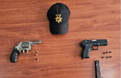 Policía decomisa armas de fuego y detiene a menor en operativo en Pedernales