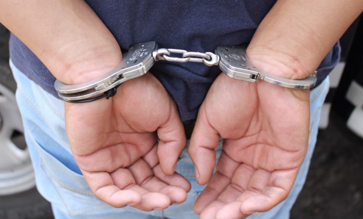 Policía detiene a dos sospechosos por tráfico ilícito de migrantes en Ambato