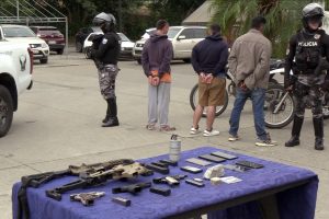 Policía incauta arsenal ilegal en operativos contra el crimen organizado en Manabí