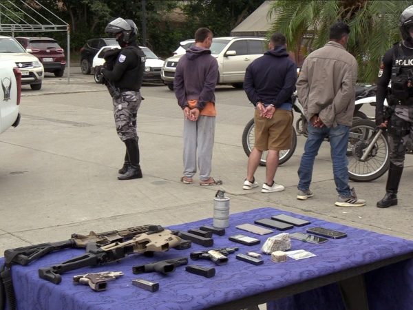 Policía incauta arsenal ilegal en operativos contra el crimen organizado en Manabí