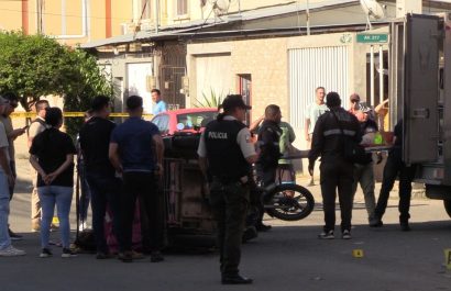 El doble asesinato de Mariela Mendoza y Pablo Zambrano en la parroquia Eloy Alfaro y que quedó grabado en video, también es investigado por la Policía.