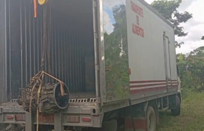Policía recupera camión robado y decomisa armas en El Carmen