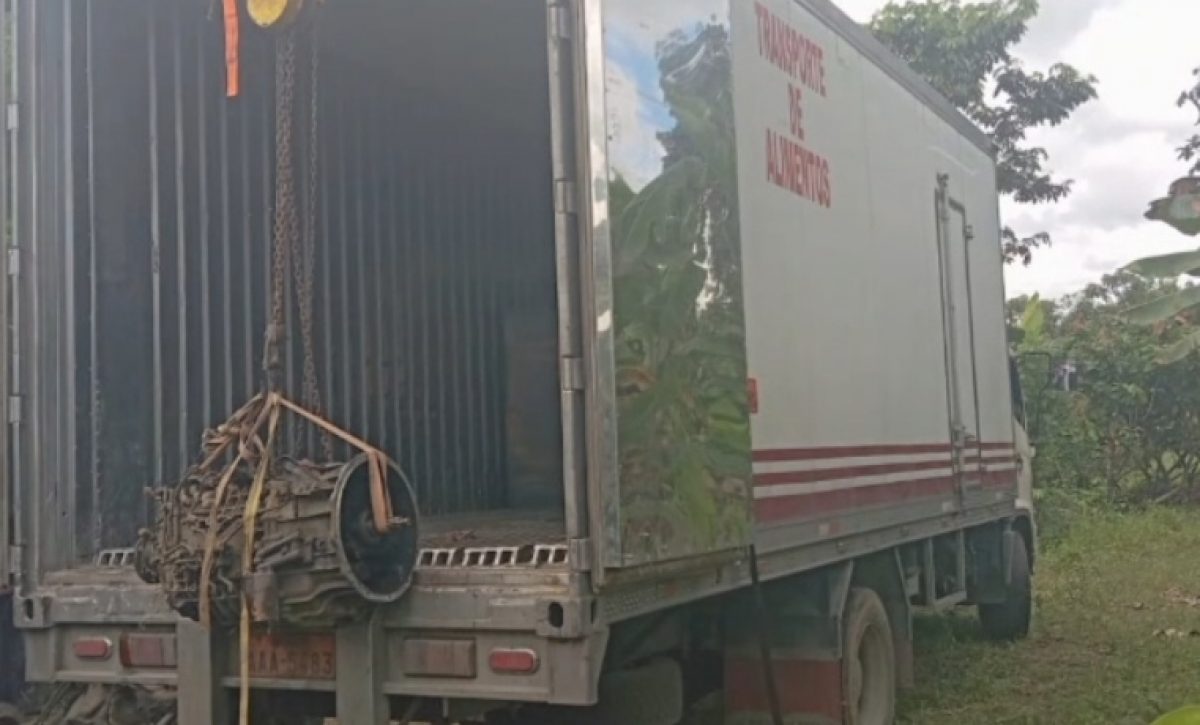 Policía recupera camión robado y decomisa armas en El Carmen