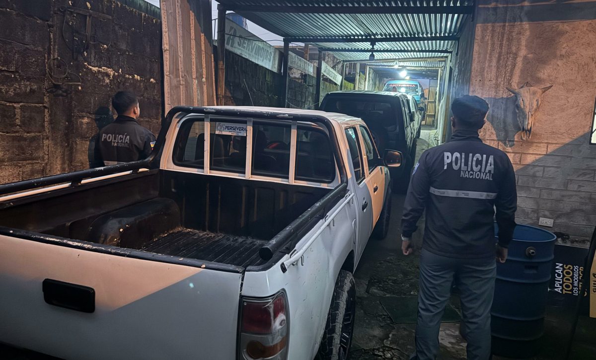 Policía recupera cuatro vehículos robados durante operativo en Santo Domingo