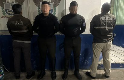 Policías detenidos presuntamente por pedir $200 a conductor sin licencia en La Concordia