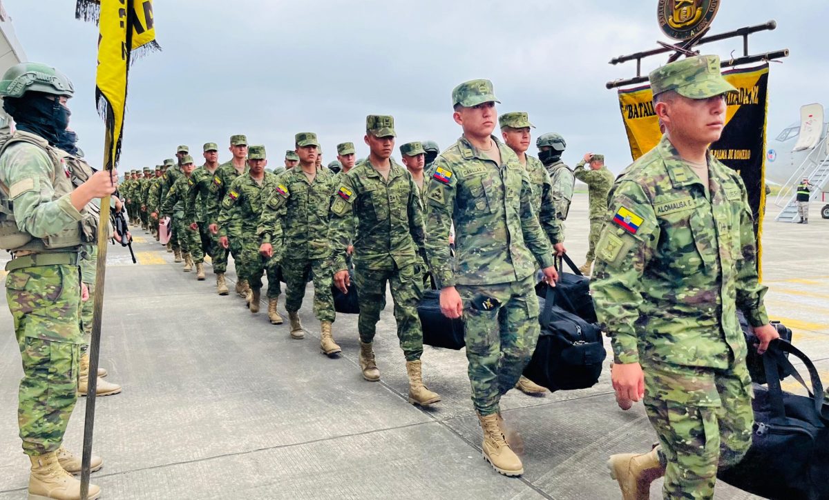 Policías y militares tendrán embarque prioritario en vuelos domésticos de Ecuador.