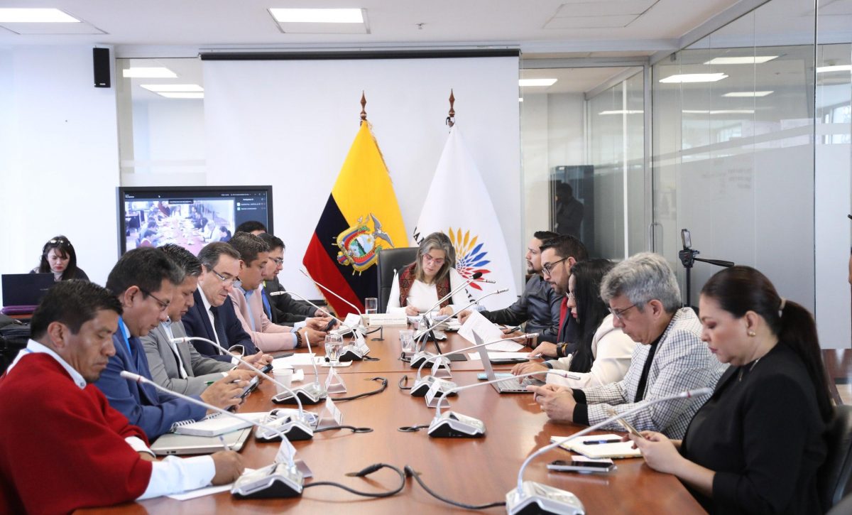 Pontificia Universidad Católica del Ecuador aporta criterios a proyecto de ley de consulta previa