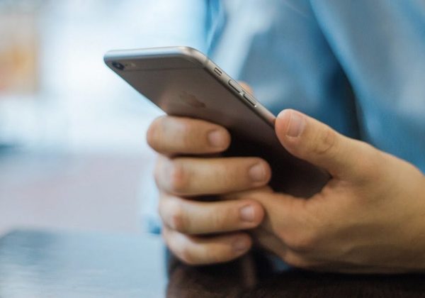 Pornhub, XNXX y otras tres webs enfrentan investigación en la UE por acceso infantil.