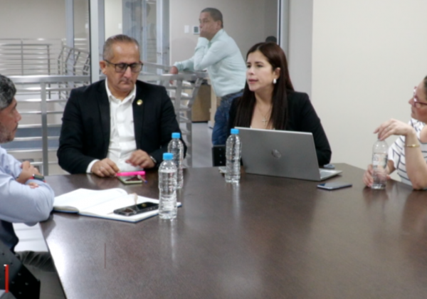 Portoviejo: Concejales y transportistas impulsan ordenanza para garantizar pasaje reducido de 50% a adultos mayores