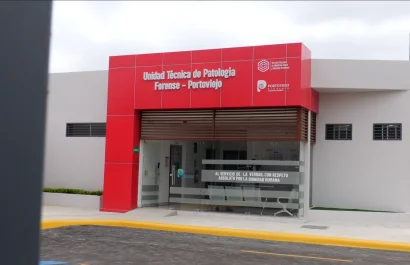 Portoviejo abre las puertas de su Centro Forense y recibe un carro isotérmico cero kilómetros