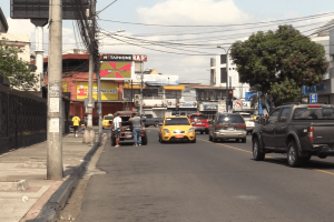 Portoviejo amanece con tráfico vehicular fluido este jueves 1 de mayo