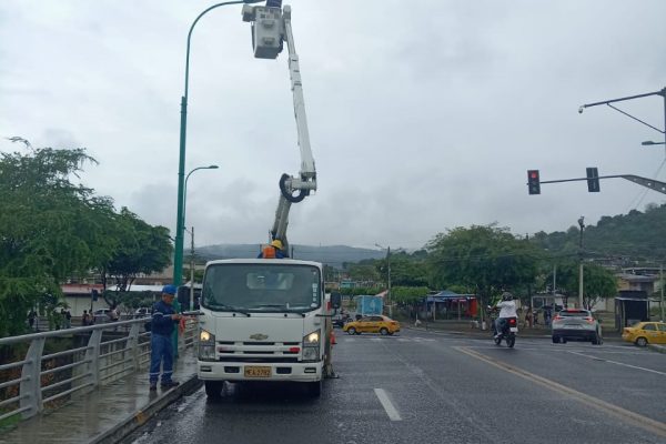 Portoviejo avanza en la mejora del alumbrado público en varios sectores
