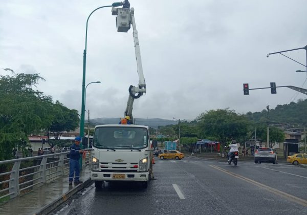 Portoviejo avanza en la mejora del alumbrado público en varios sectores