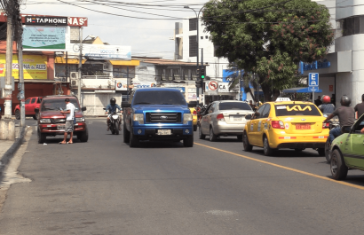 Portoviejo están colapsadas por el tráfico vehicular