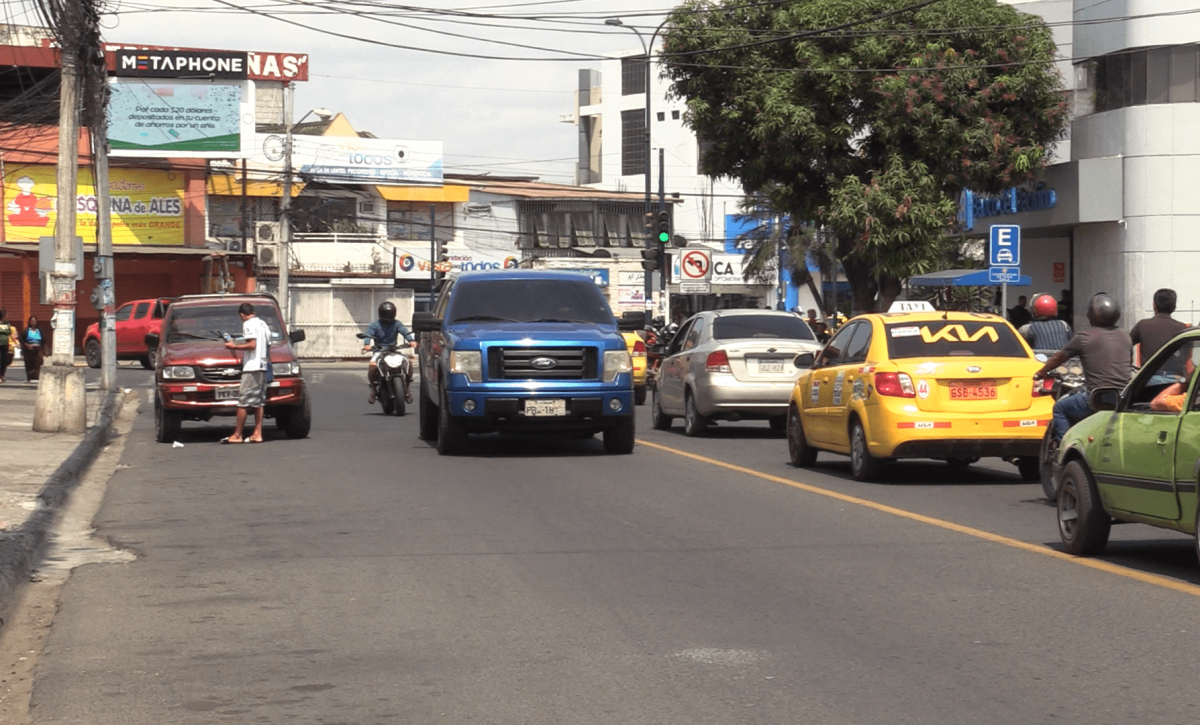 Portoviejo están colapsadas por el tráfico vehicular