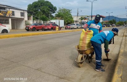 Portoviejo intensifica limpieza de calles tras temporada Invernal con 30 obreros