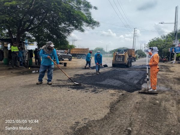 Portoviejo intensifica plan de bacheo tras lluvias, pero escasez de asfalto frena recapeo