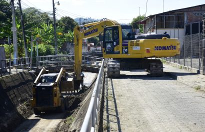 Portoviejo limpia canal de aguas lluvias en El Limón para prevenir inundaciones